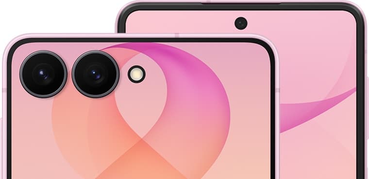 Modul kamera belakang Galaxy Z Flip8 memperlihatkan susunan lensanya