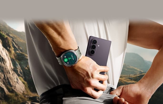 Galaxy Z Fold8 Ultra dikelilingi perangkat Galaxy lain yang saling tersambung