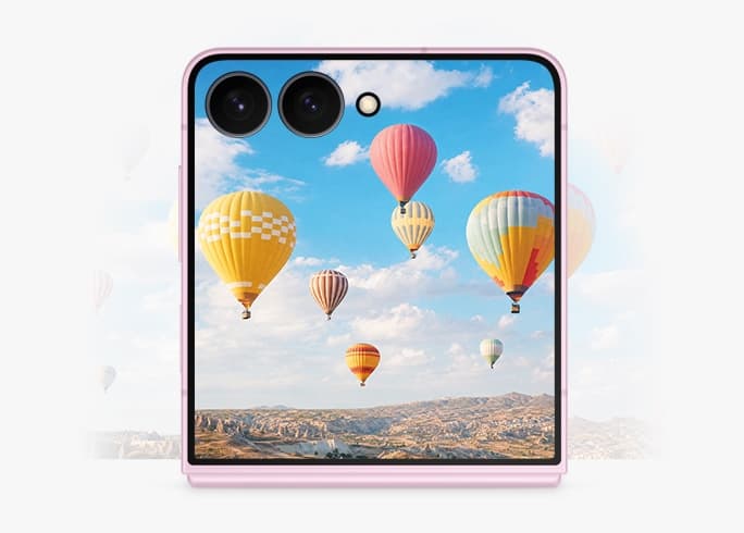 Layar utama Galaxy Z Flip8 menampilkan konten dengan warna tajam