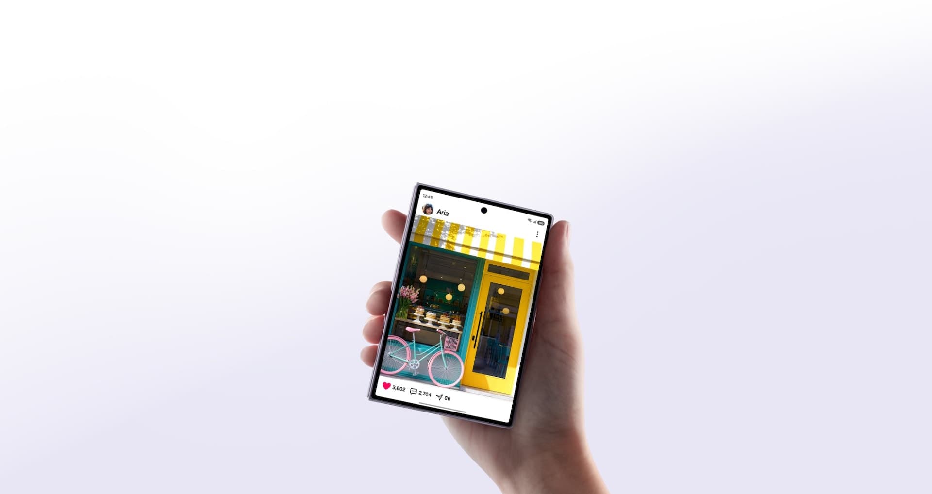 Galaxy Z Fold8 berdiri setengah terbuka memperlihatkan engsel dan kedua sisi layarnya