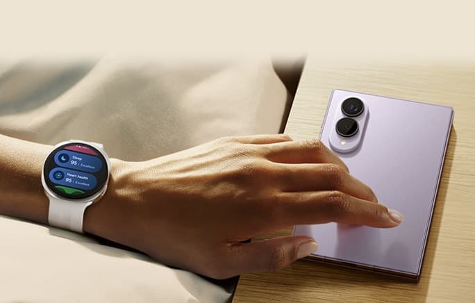 Galaxy Z Fold8 berdampingan dengan perangkat Galaxy lain yang saling tersambung